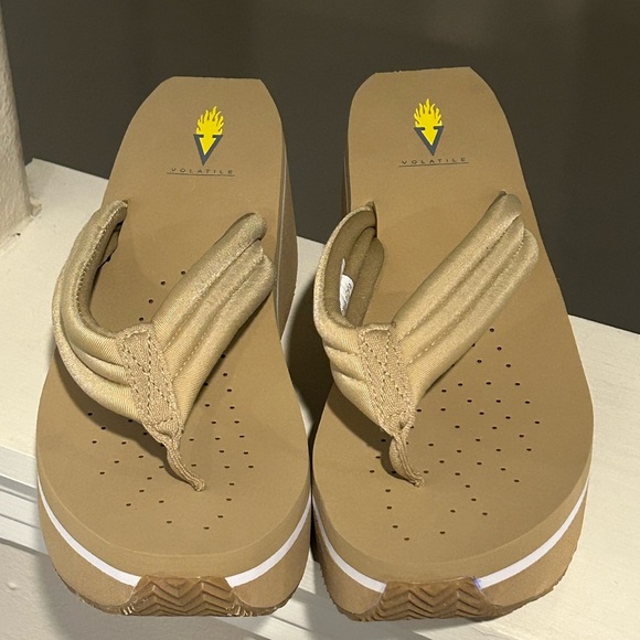 VOLATILE Women's Platform Wedge Zoe Sandals Size 11 NIB - Picture 6 of 10